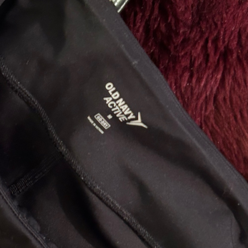 Old Navy Dry Fit Mid Rise Black Leggings - Picture 4 of 4
